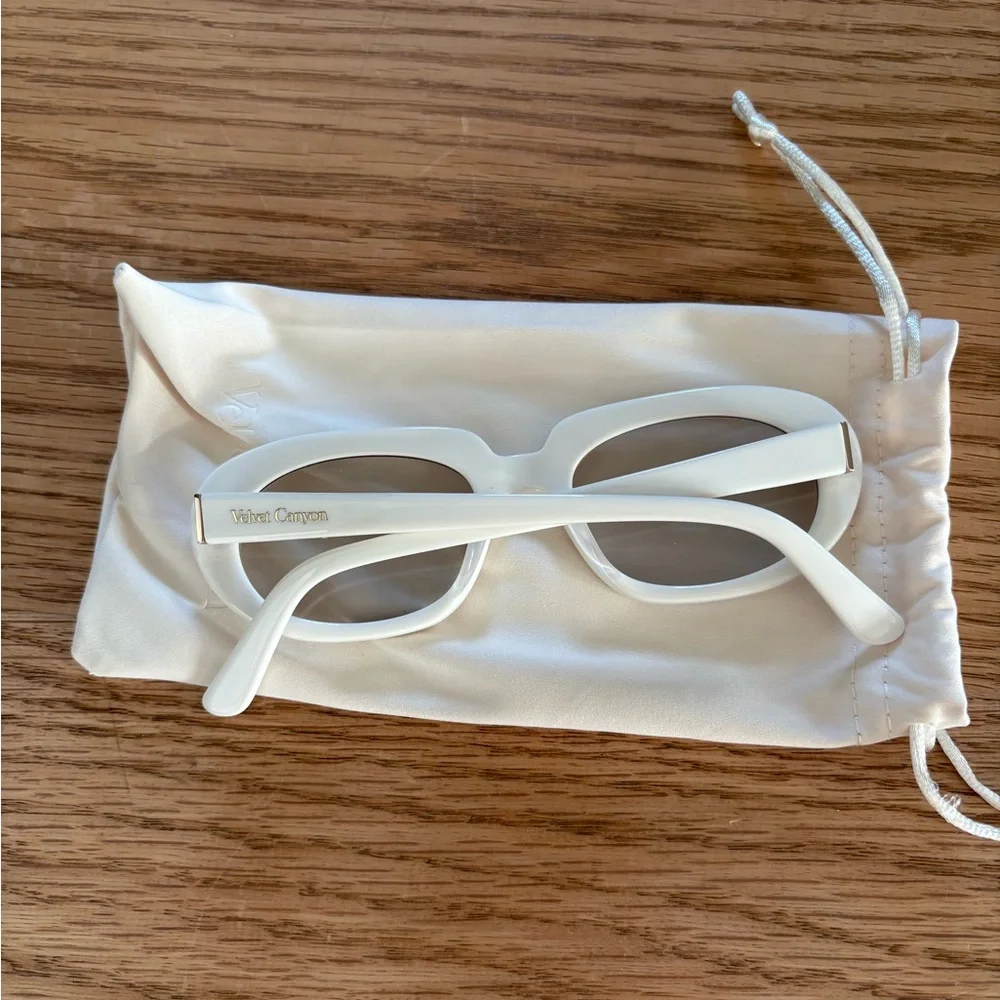 Velvet canyon glasses